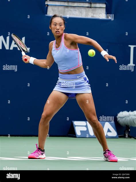 zheng qinwen tennis